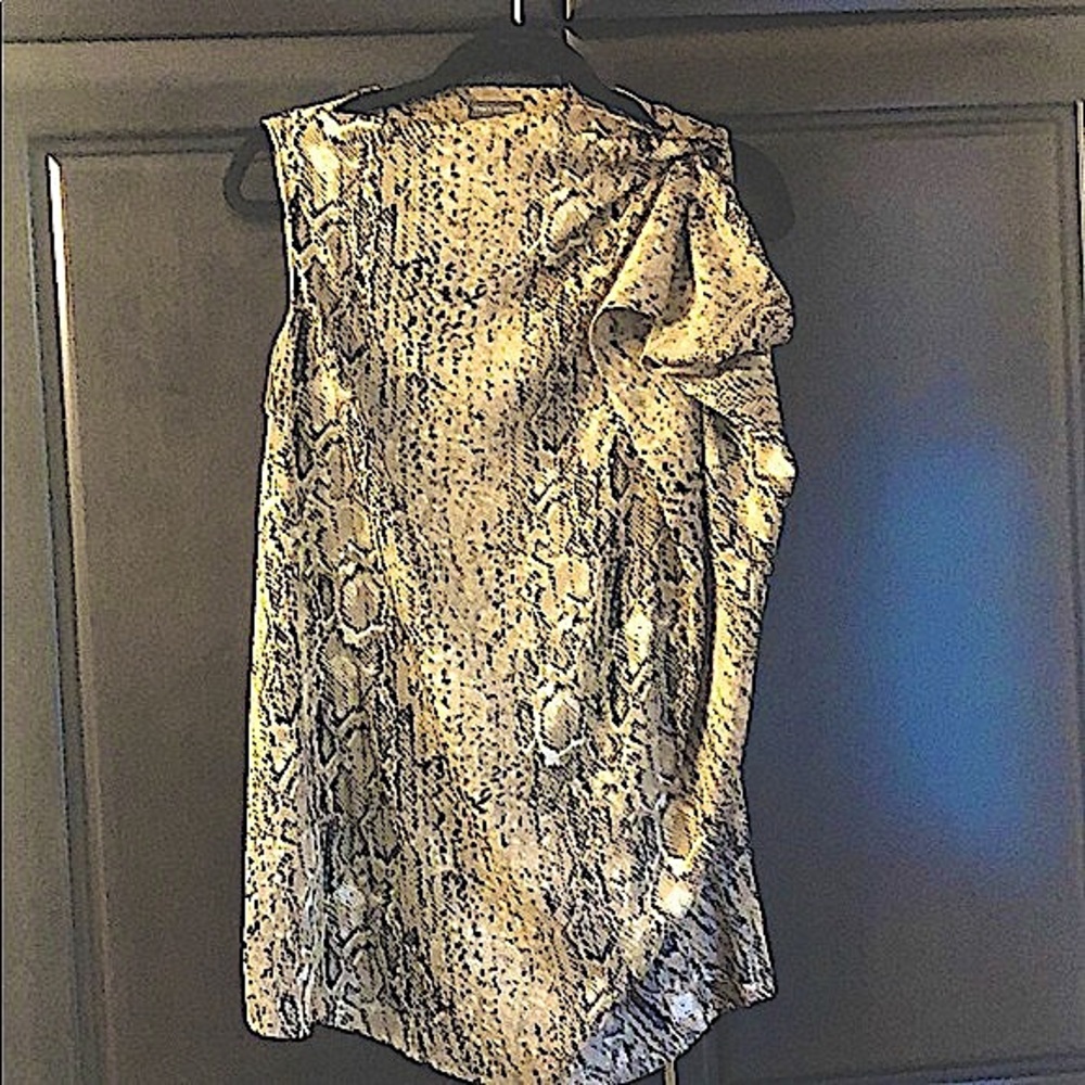 Animal print sleeveless balloon drape blouse with interesting pouf